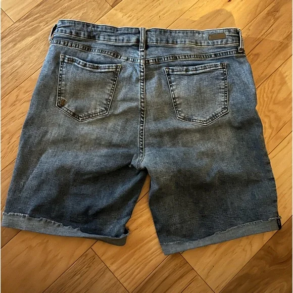 Kut from the Kloth Women's Burmuda "Sophie" Shorts, Sz 16 - Picture 2 of 3